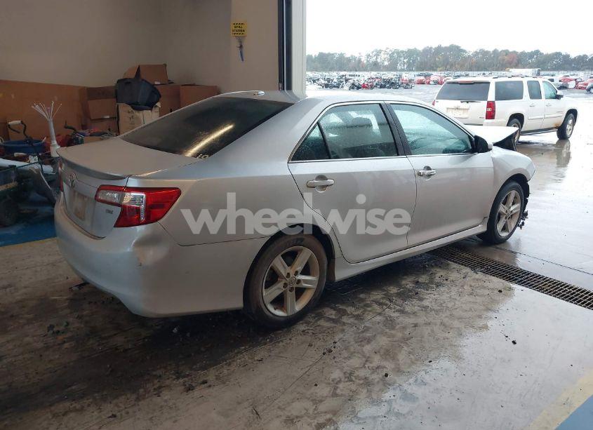 Photo 4 of 2013 Toyota Camry SE (VIN 4T1BF1FK3DU638498)