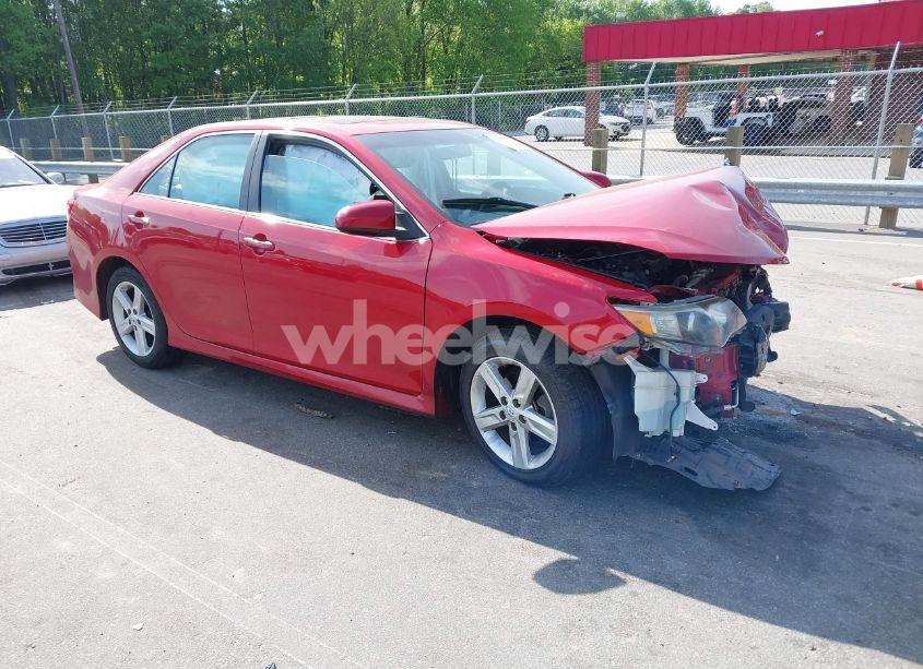 2013 Toyota Camry SE (VIN 4T1BF1FK3DU638985) main photo