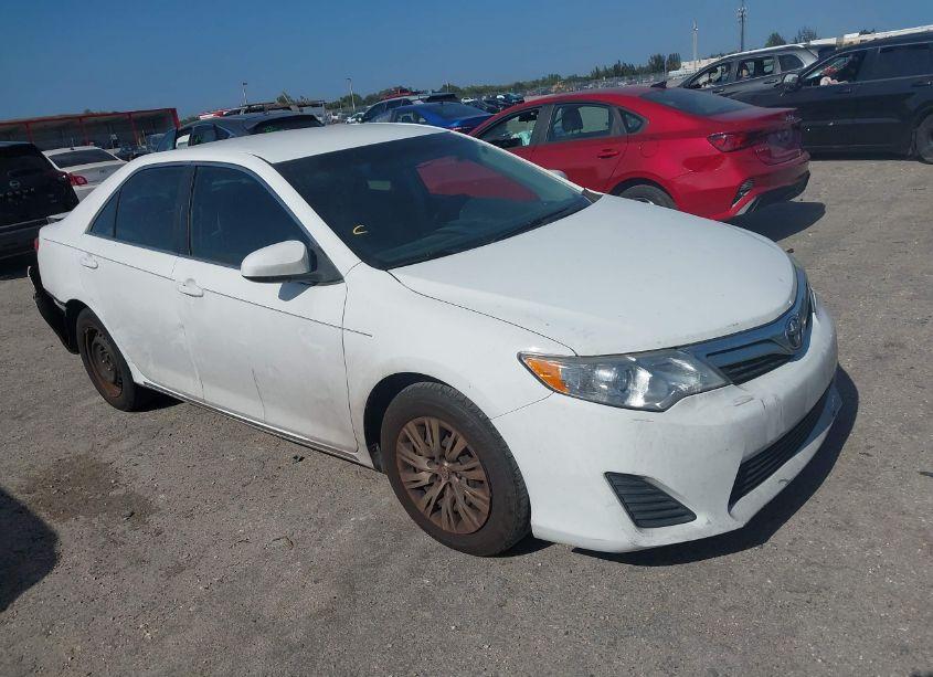 2013 Toyota Camry LE (VIN 4T1BF1FK3DU651218) main photo