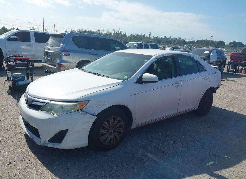 Photo 2 of 2013 Toyota Camry LE (VIN 4T1BF1FK3DU651218)