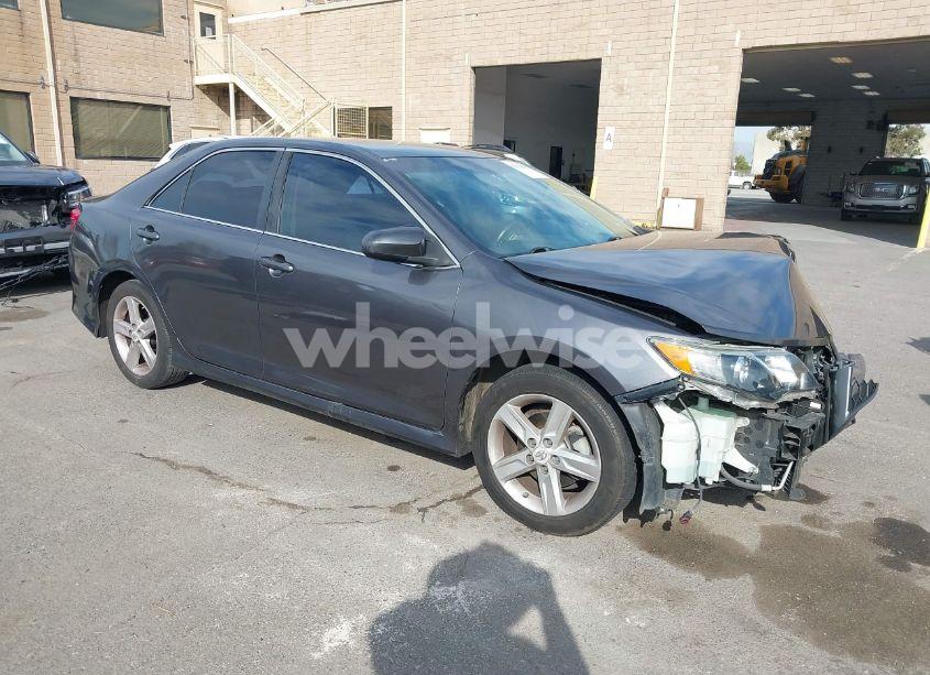 2013 Toyota Camry SE (VIN 4T1BF1FK3DU656774) main photo