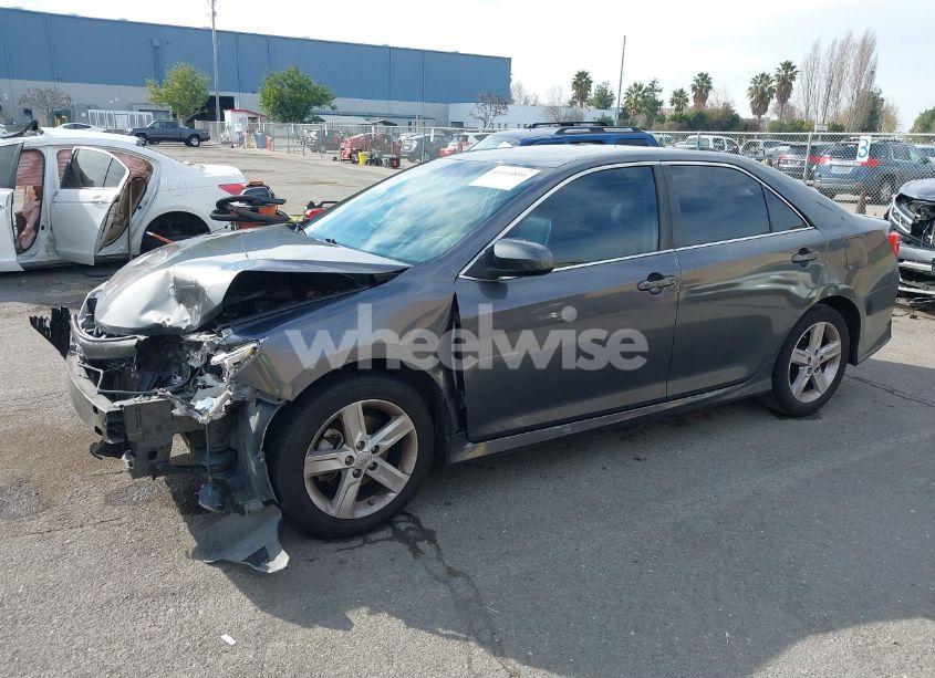 Photo 2 of 2013 Toyota Camry SE (VIN 4T1BF1FK3DU656774)