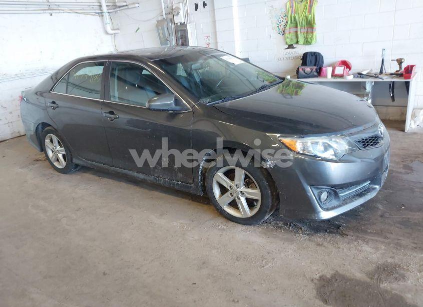 2013 Toyota Camry SE (VIN 4T1BF1FK3DU671209) main photo