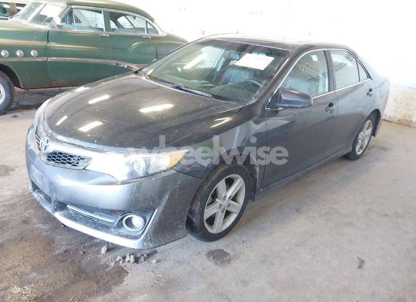 Photo 2 of 2013 Toyota Camry SE (VIN 4T1BF1FK3DU671209)