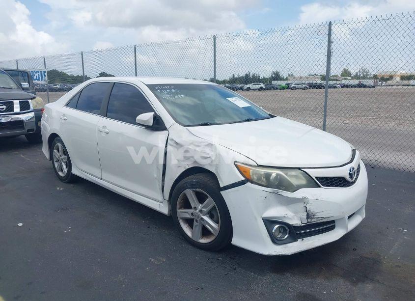 2013 Toyota Camry SE (VIN 4T1BF1FK3DU683747) main photo