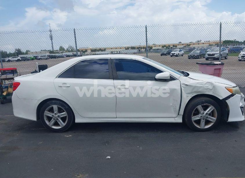 Photo 13 of 2013 Toyota Camry SE (VIN 4T1BF1FK3DU683747)