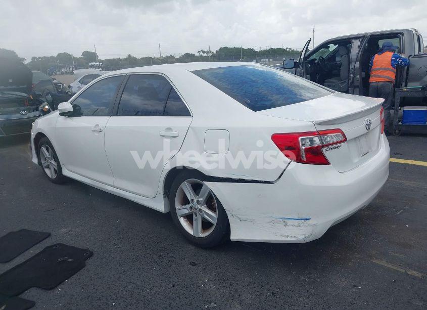 Photo 3 of 2013 Toyota Camry SE (VIN 4T1BF1FK3DU683747)