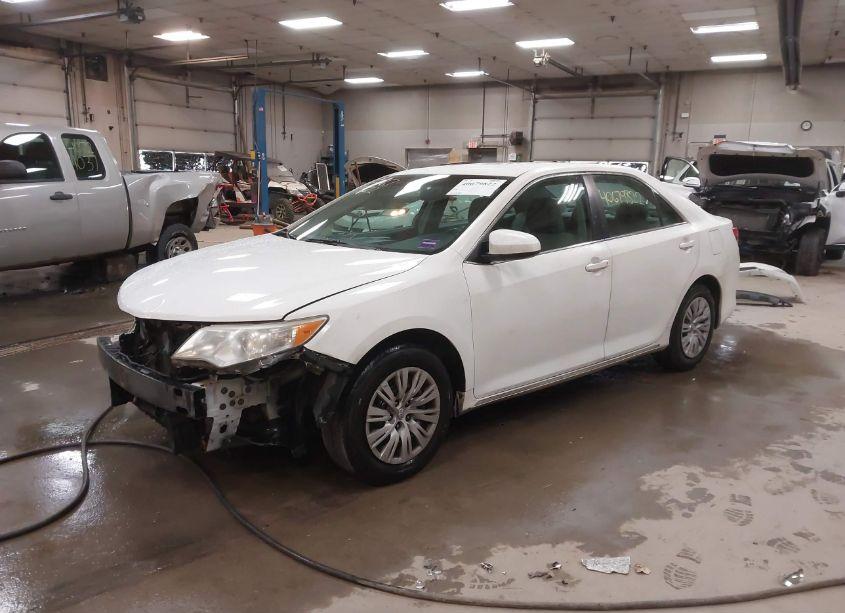 Photo 2 of 2013 Toyota Camry LE (VIN 4T1BF1FK3DU696062)
