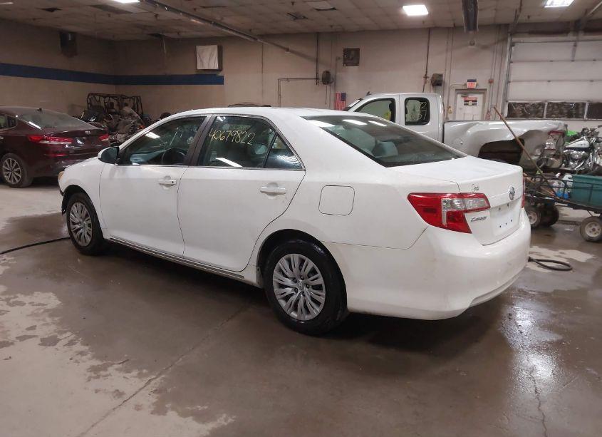Photo 3 of 2013 Toyota Camry LE (VIN 4T1BF1FK3DU696062)