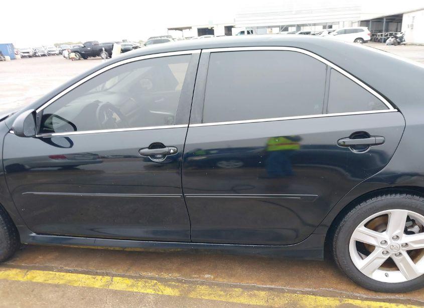 Photo 14 of 2014 Toyota Camry SE (VIN 4T1BF1FK3EU303520)