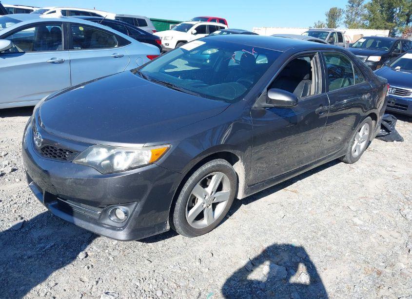 Photo 2 of 2014 Toyota Camry SE (VIN 4T1BF1FK3EU309916)