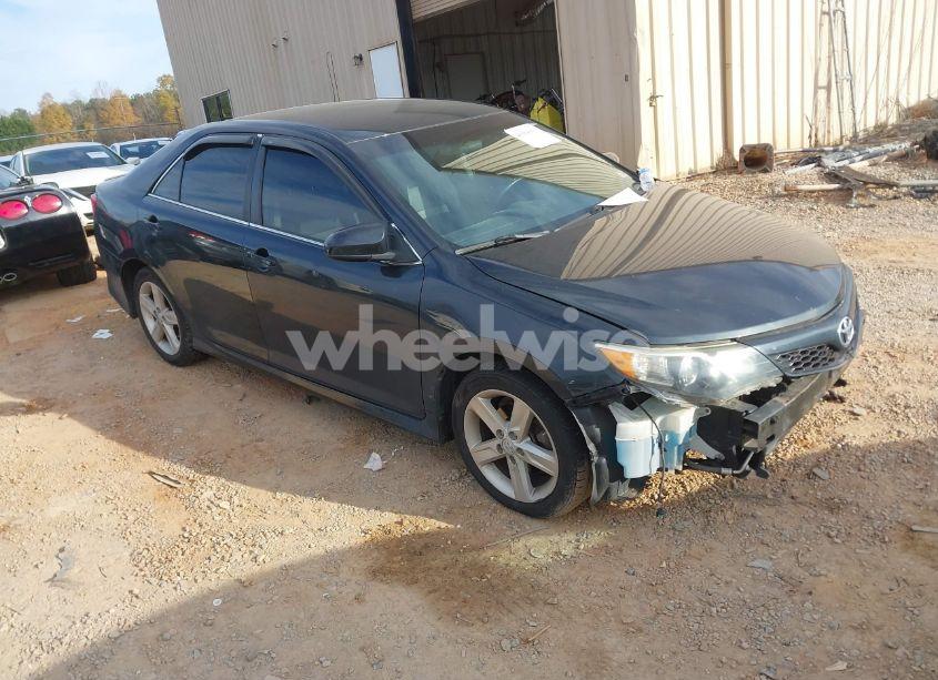 2014 Toyota Camry SE (VIN 4T1BF1FK3EU311424) main photo