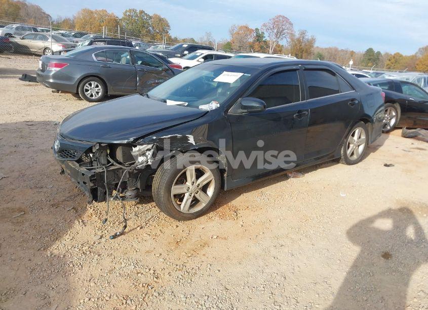 Photo 2 of 2014 Toyota Camry SE (VIN 4T1BF1FK3EU311424)