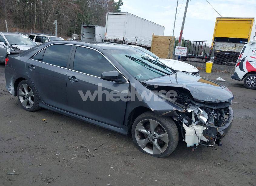 2014 Toyota Camry SE SPORT (VIN 4T1BF1FK3EU317370) main photo
