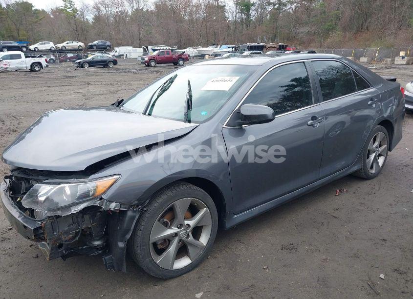 Photo 2 of 2014 Toyota Camry SE SPORT (VIN 4T1BF1FK3EU317370)