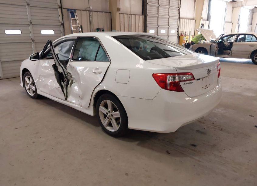 Photo 3 of 2014 Toyota Camry SE (VIN 4T1BF1FK3EU318504)
