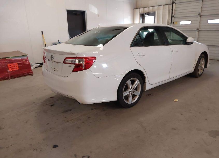 Photo 4 of 2014 Toyota Camry SE (VIN 4T1BF1FK3EU318504)