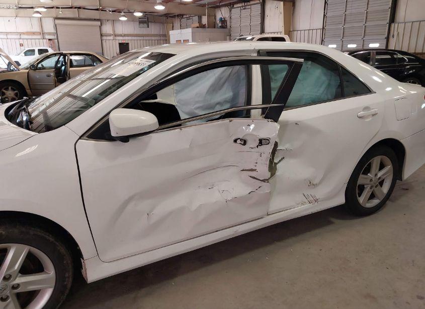 Photo 6 of 2014 Toyota Camry SE (VIN 4T1BF1FK3EU318504)