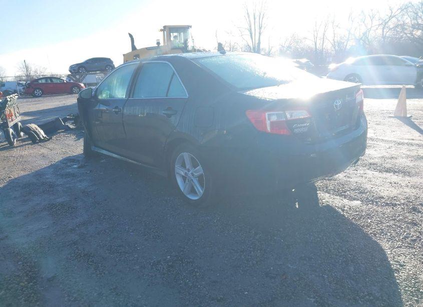 Photo 3 of 2014 Toyota Camry SE (VIN 4T1BF1FK3EU319572)