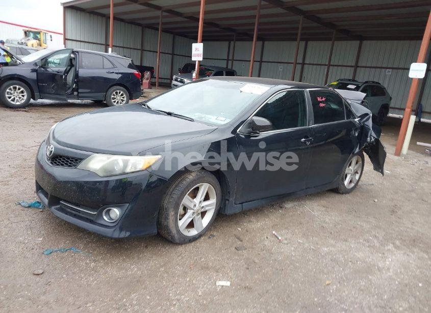 Photo 2 of 2014 Toyota Camry SE (VIN 4T1BF1FK3EU319815)