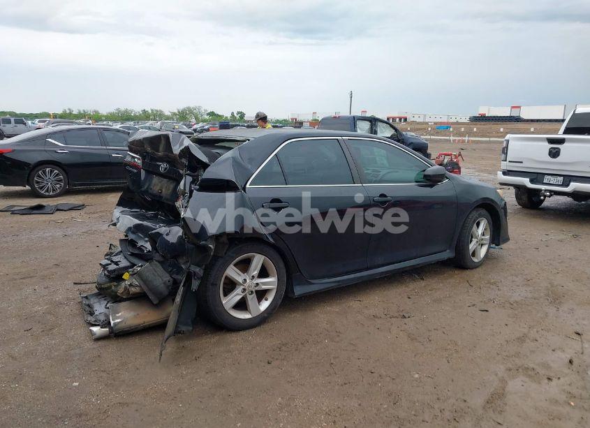 Photo 4 of 2014 Toyota Camry SE (VIN 4T1BF1FK3EU319815)