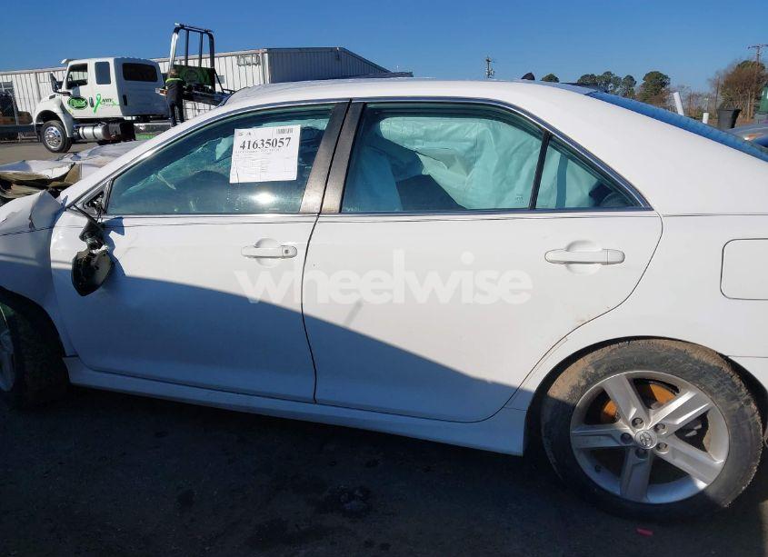 Photo 15 of 2014 Toyota Camry SE (VIN 4T1BF1FK3EU319961)