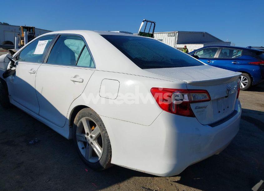 Photo 3 of 2014 Toyota Camry SE (VIN 4T1BF1FK3EU319961)