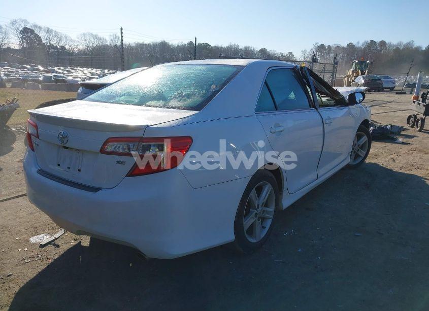 Photo 4 of 2014 Toyota Camry SE (VIN 4T1BF1FK3EU319961)