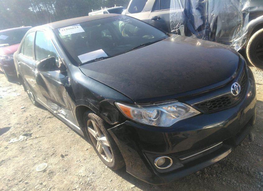 2014 Toyota Camry SE (VIN 4T1BF1FK3EU330166) main photo
