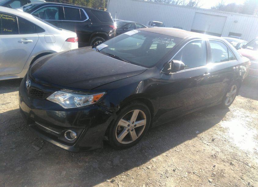 Photo 2 of 2014 Toyota Camry SE (VIN 4T1BF1FK3EU330166)