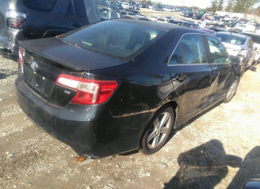 Photo 4 of 2014 Toyota Camry SE (VIN 4T1BF1FK3EU330166)