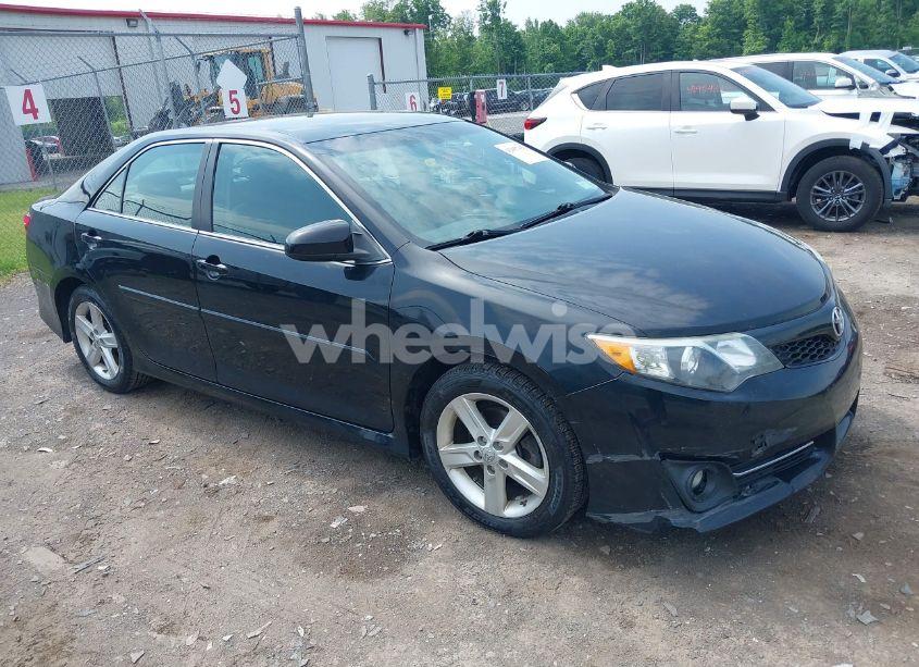 2014 Toyota Camry SE (VIN 4T1BF1FK3EU331155) main photo