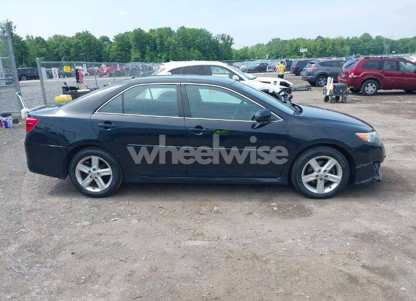 Photo 13 of 2014 Toyota Camry SE (VIN 4T1BF1FK3EU331155)