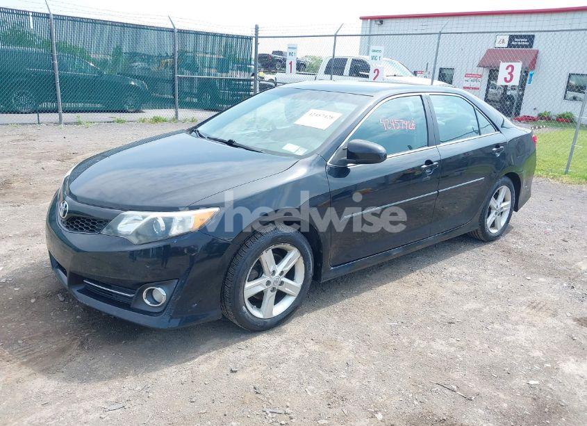 Photo 2 of 2014 Toyota Camry SE (VIN 4T1BF1FK3EU331155)