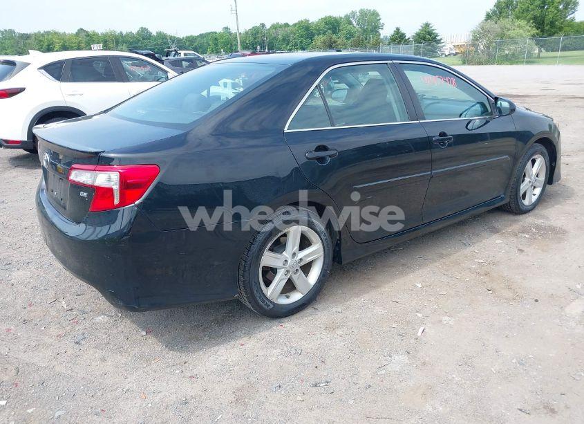 Photo 4 of 2014 Toyota Camry SE (VIN 4T1BF1FK3EU331155)