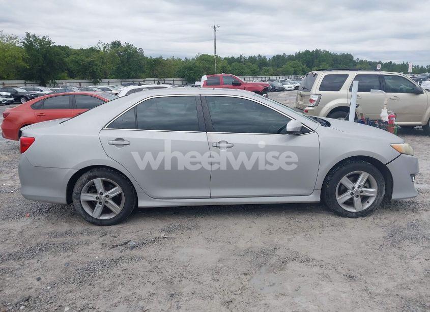 Photo 13 of 2014 Toyota Camry SE (VIN 4T1BF1FK3EU337778)