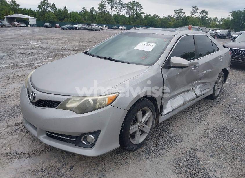 Photo 2 of 2014 Toyota Camry SE (VIN 4T1BF1FK3EU337778)