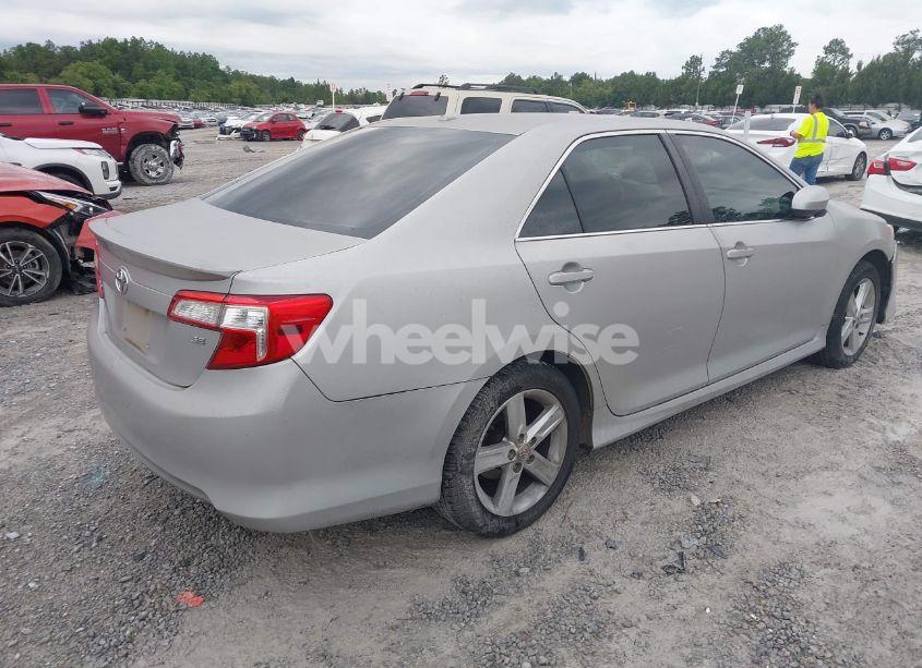 Photo 4 of 2014 Toyota Camry SE (VIN 4T1BF1FK3EU337778)