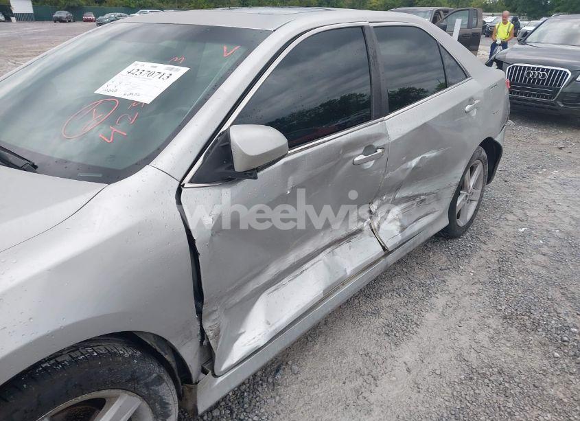 Photo 6 of 2014 Toyota Camry SE (VIN 4T1BF1FK3EU337778)