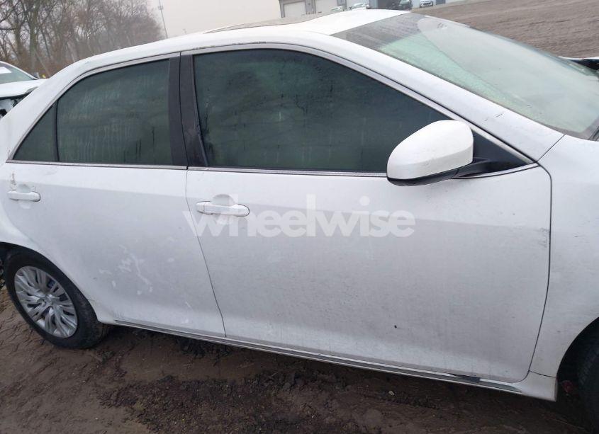 Photo 14 of 2014 Toyota Camry LE (VIN 4T1BF1FK3EU338770)