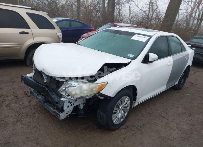 Photo 2 of 2014 Toyota Camry LE (VIN 4T1BF1FK3EU338770)