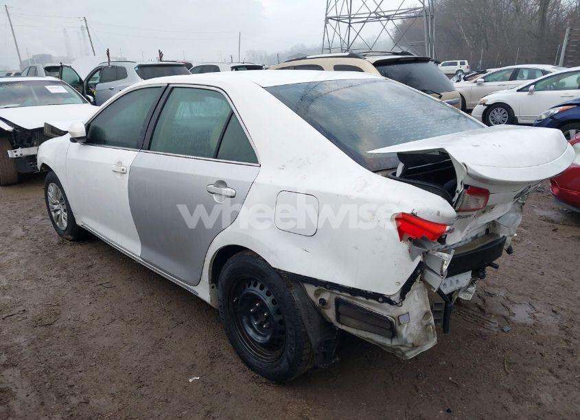 Photo 3 of 2014 Toyota Camry LE (VIN 4T1BF1FK3EU338770)