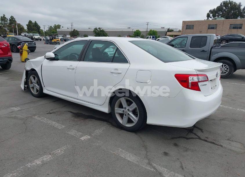 Photo 3 of 2014 Toyota Camry SE (VIN 4T1BF1FK3EU339370)