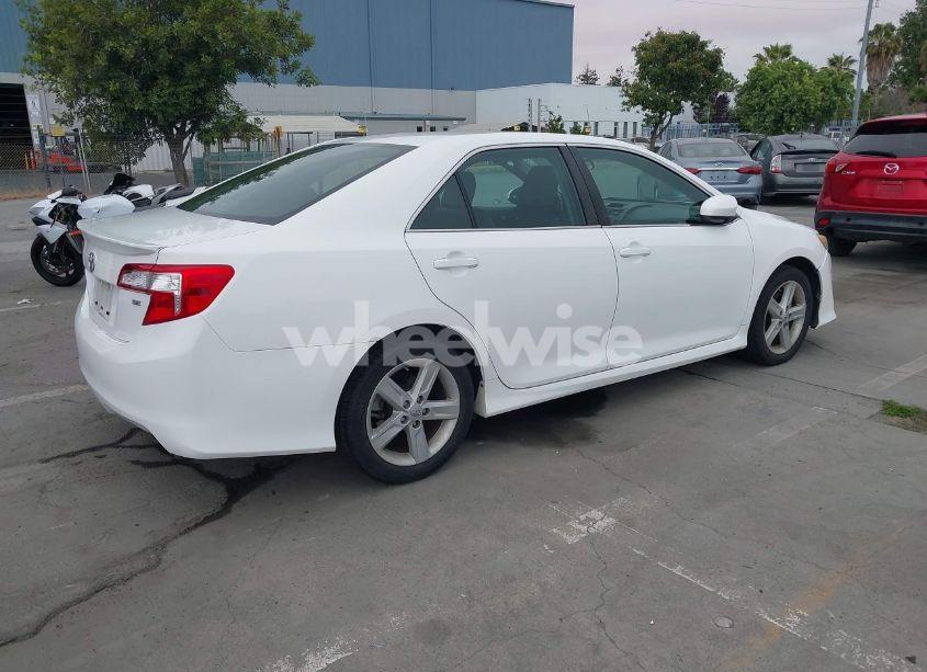 Photo 4 of 2014 Toyota Camry SE (VIN 4T1BF1FK3EU339370)