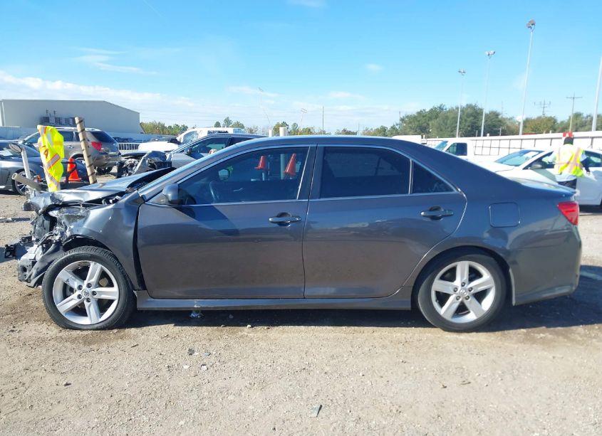 Photo 15 of 2014 Toyota Camry SE (VIN 4T1BF1FK3EU345881)