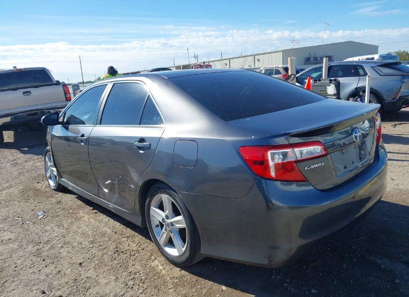 Photo 3 of 2014 Toyota Camry SE (VIN 4T1BF1FK3EU345881)