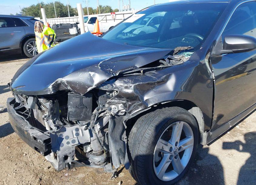 Photo 6 of 2014 Toyota Camry SE (VIN 4T1BF1FK3EU345881)