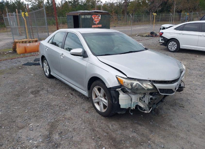 2014 Toyota Camry SE (VIN 4T1BF1FK3EU352037) main photo