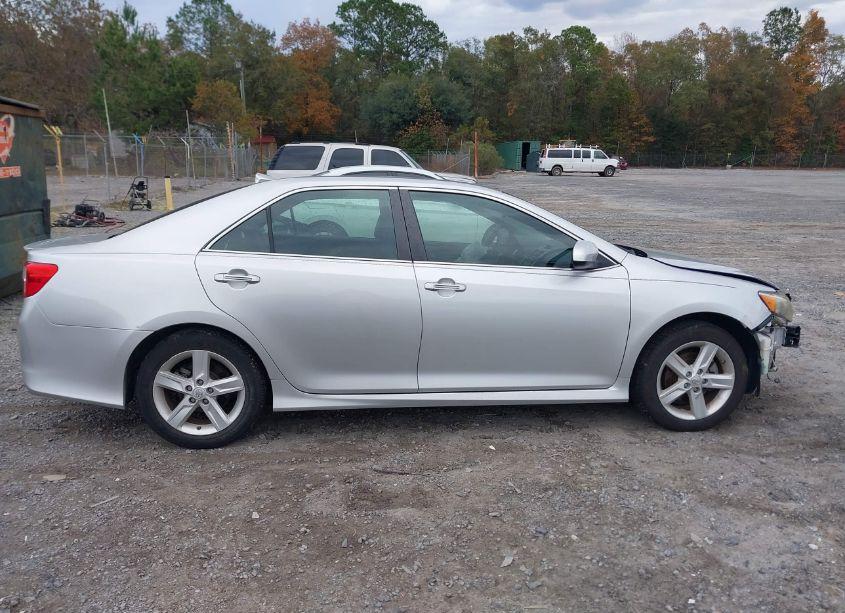 Photo 13 of 2014 Toyota Camry SE (VIN 4T1BF1FK3EU352037)