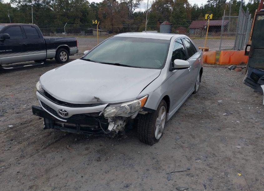 Photo 2 of 2014 Toyota Camry SE (VIN 4T1BF1FK3EU352037)